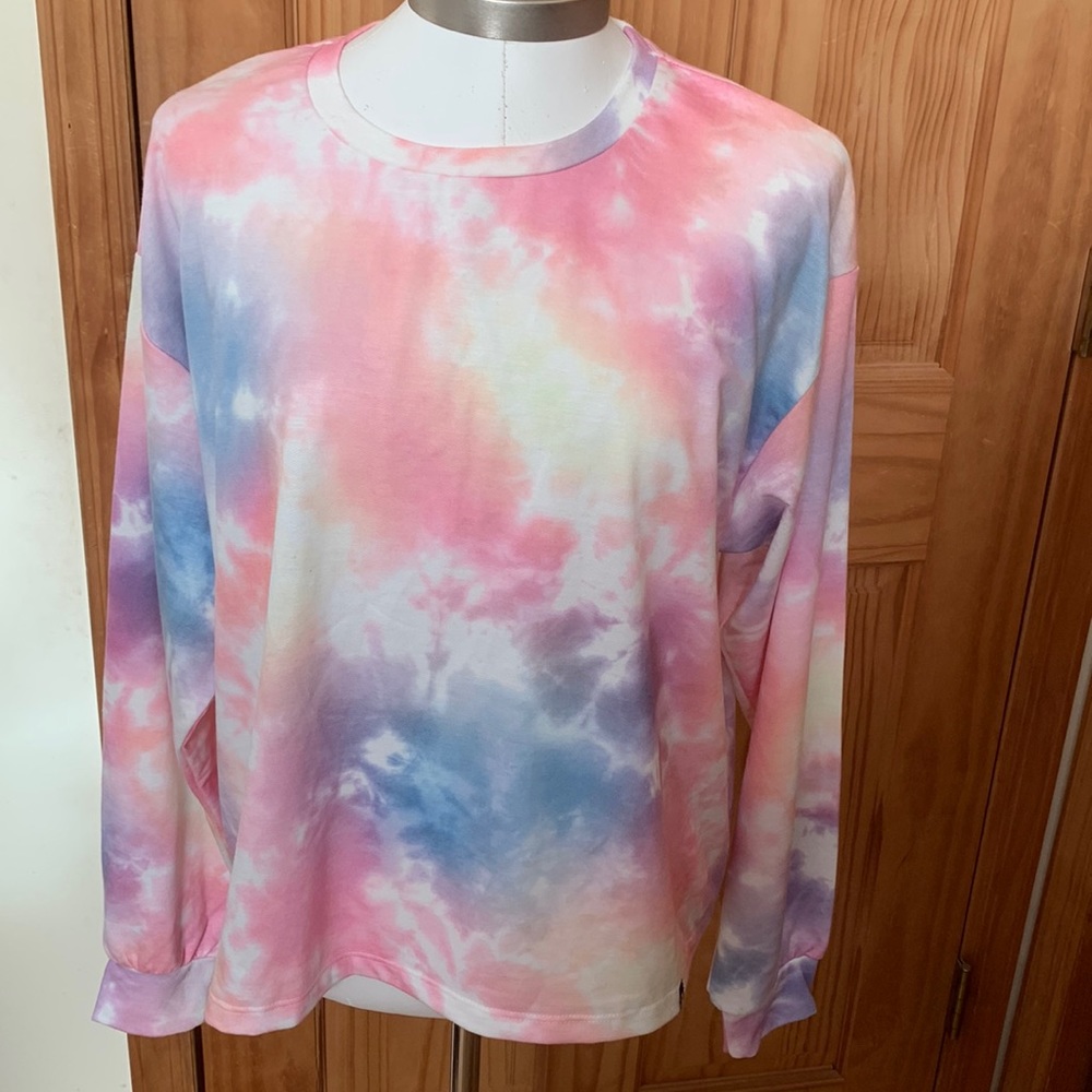 CIircleX TYE DYE LONG SLEEVE TOP  LARGE NWT